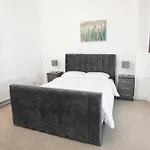 Stylish 2 Bedroom Flat In Notting Hill