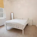 Stylish 2 Bedroom Flat In Notting Hill